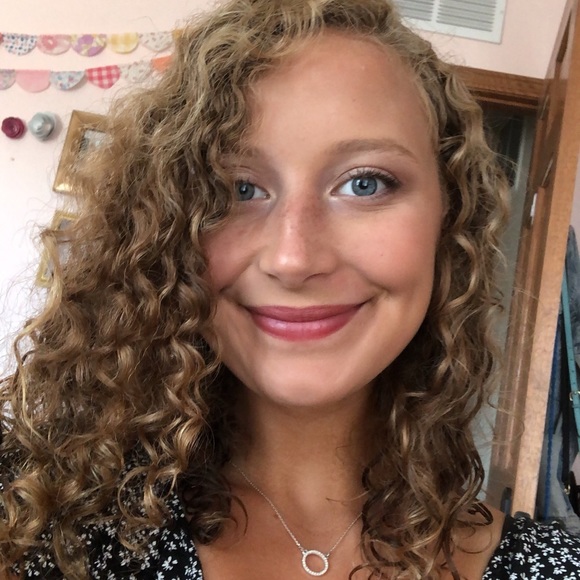 Meet your Posher, Clara - Picture 1 of 1